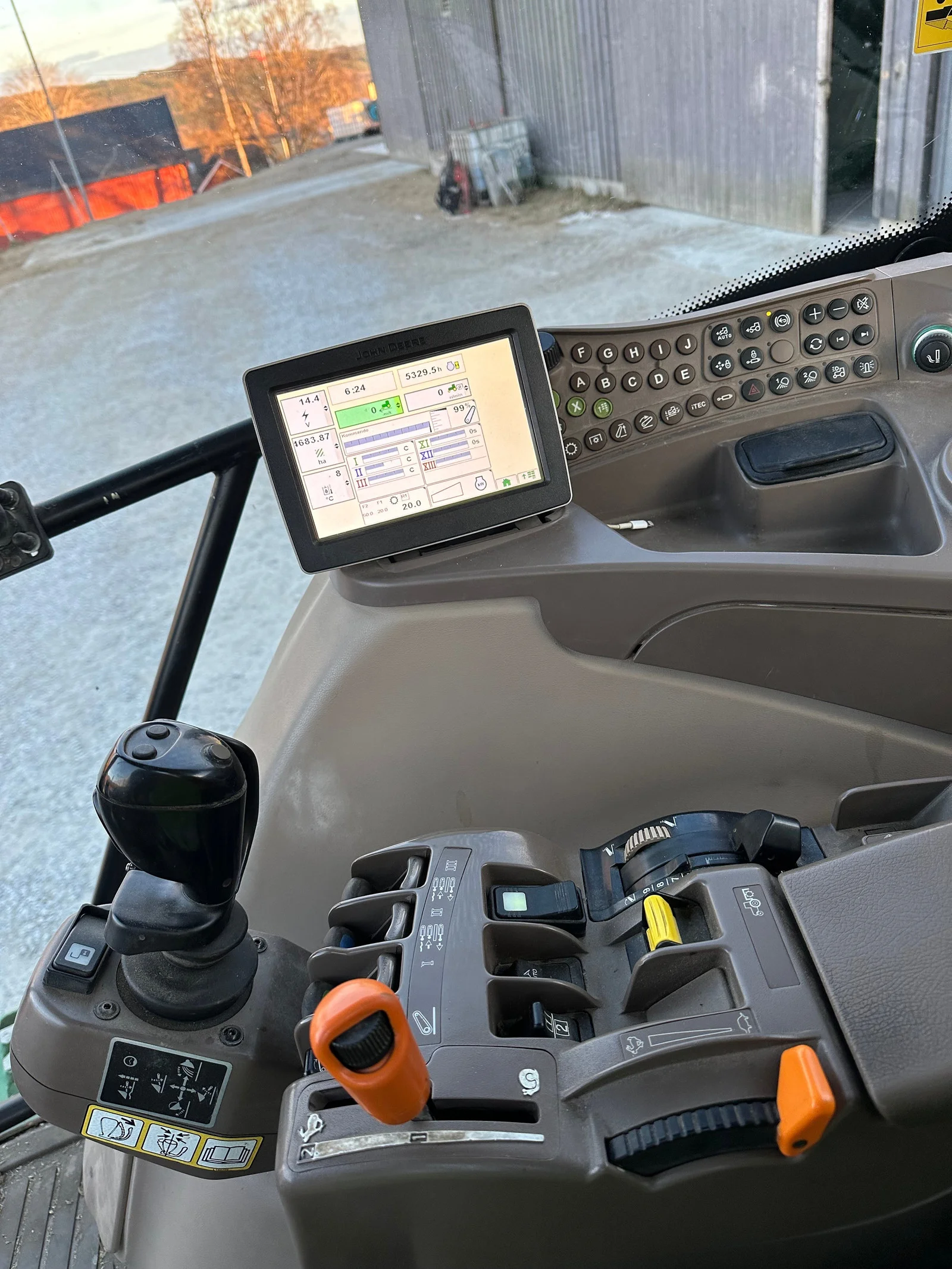 John Deere 6125R – 2012