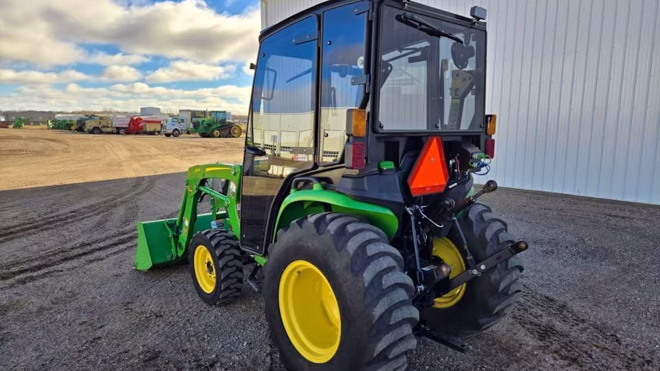 John Deere 300-E – 2020 avec chargeur