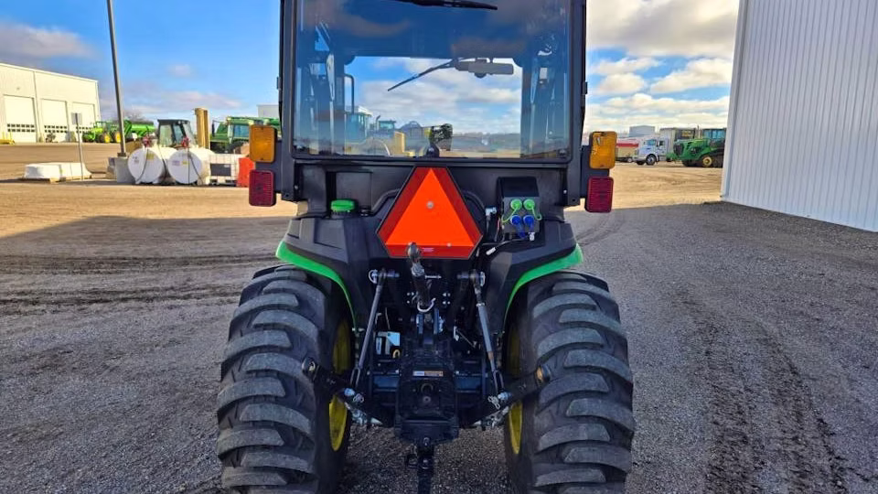 John Deere 300-E – 2020 avec chargeur