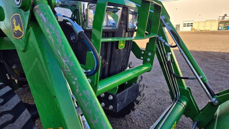 John Deere 300-E – 2020 avec chargeur