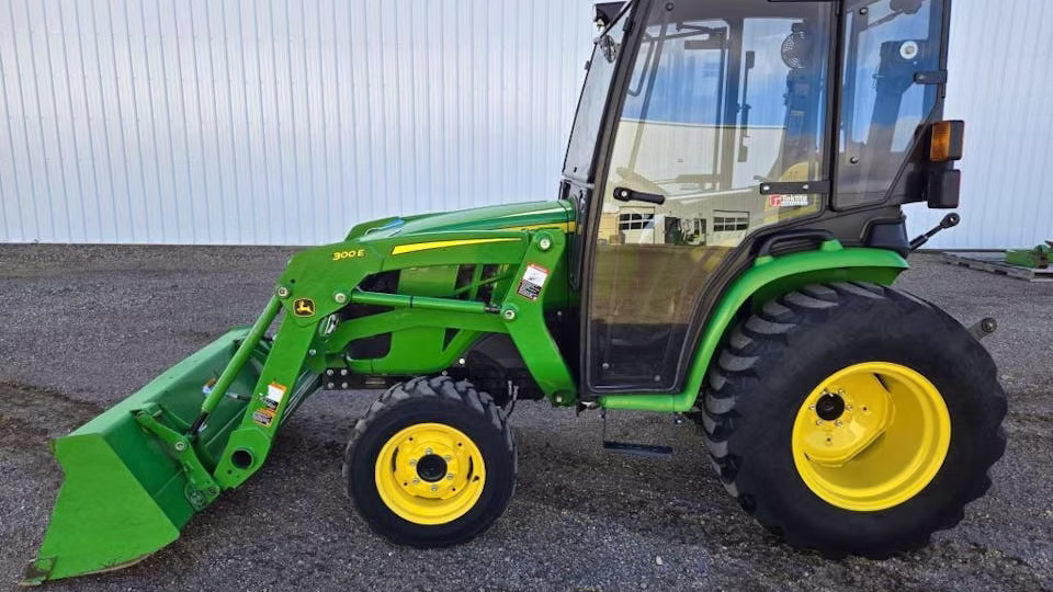 John Deere 300-E – 2020 avec chargeur