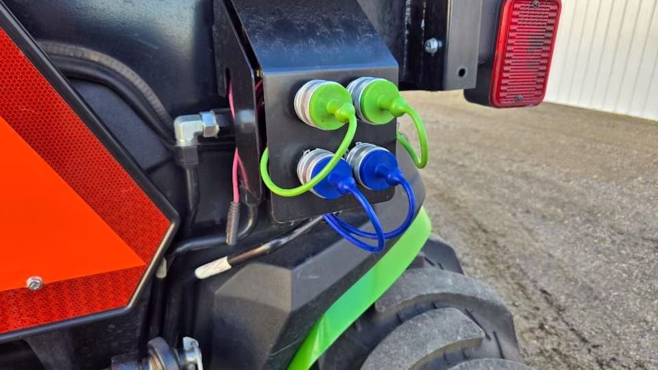 John Deere 300-E – 2020 avec chargeur