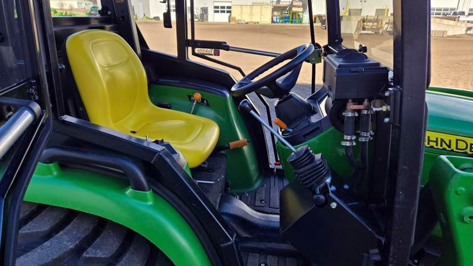 John Deere 300-E – 2020 avec chargeur